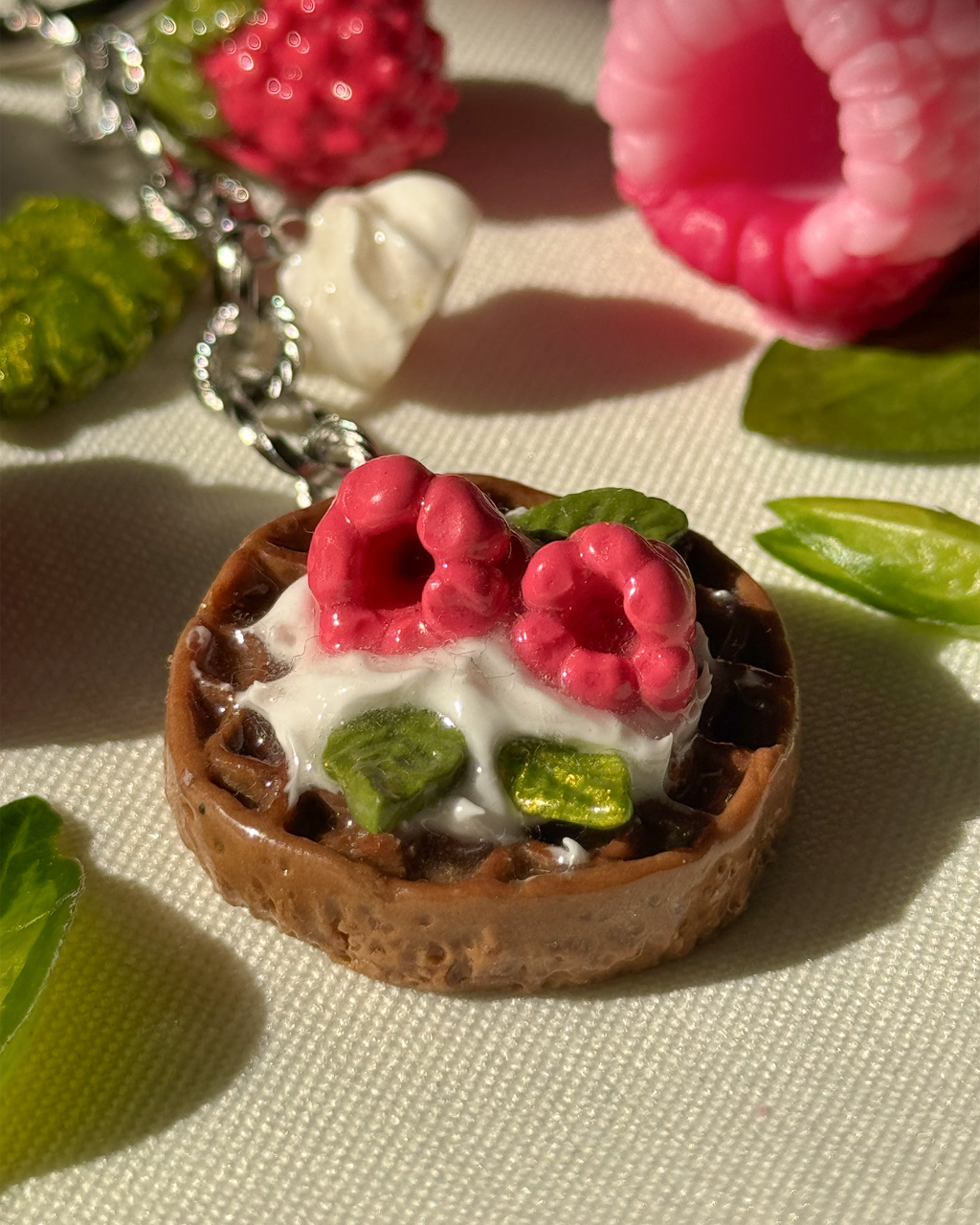 Málnás Gofri Táskadísz