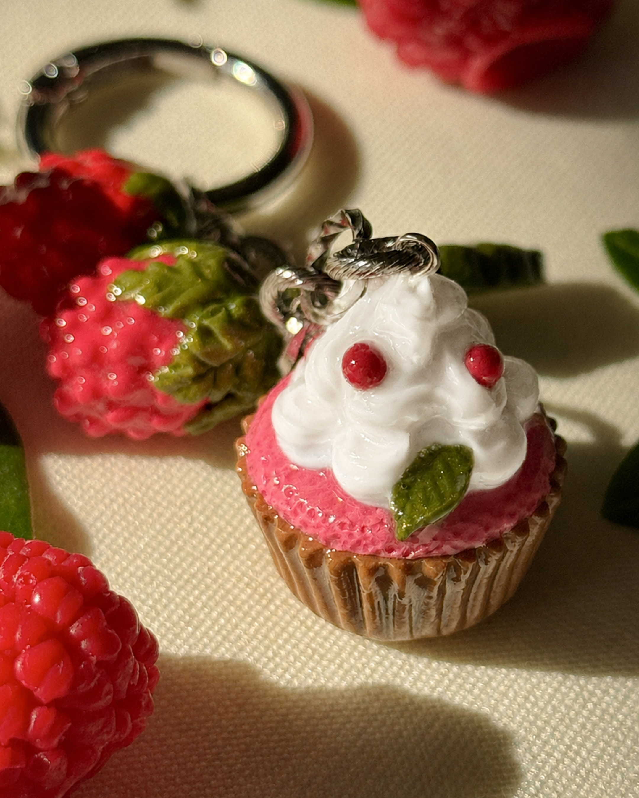 Málnás Muffin Táskadísz